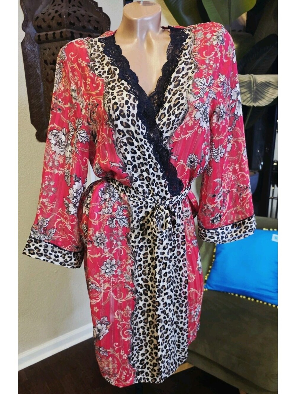 In Bloom by Jonquil Robe Medium EUC Red Leopard Floral Lace Trim RNA130
